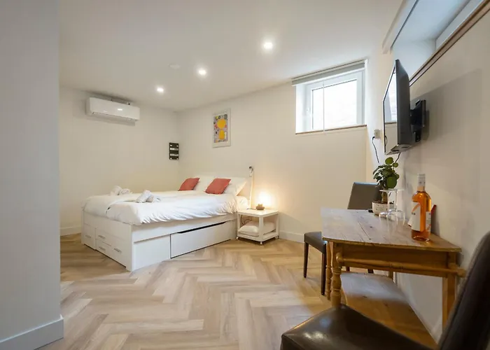 Apartment Skua Escape